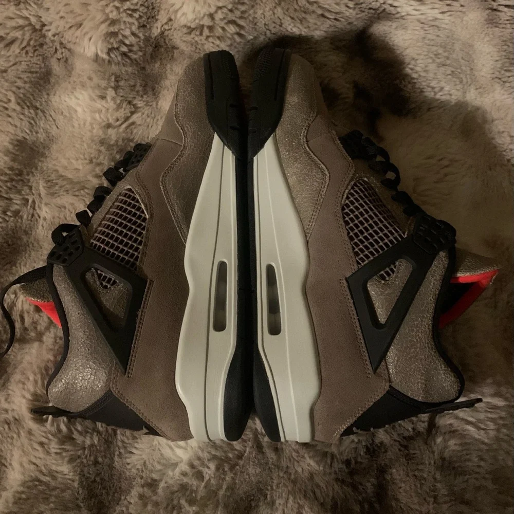 Jordan Men’s 4 Taupe Haze, Size 11, Brown/Black/White color way